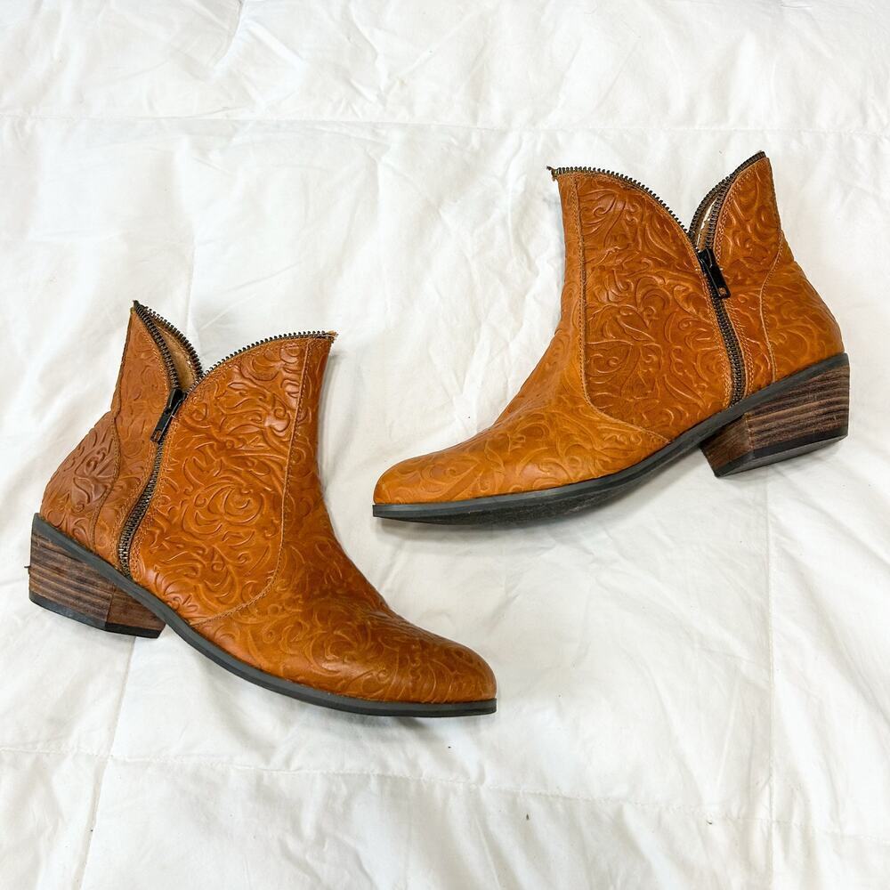 Pazzo Anthropologie Dust Tooled Leather Ankle Booties Tan Brown Size 8.5M - Picture 2 of 8